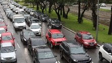 Sob alerta de chuva, estradas terão 7 milhões de carros saindo para o Natal em SP