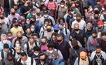 Os trabalhadores
da indústria entrariam no trabalho das 5h às 7h, os de serviços das 7h às 9h e,
das 9h às 11h, aqueles que trabalham no comércio