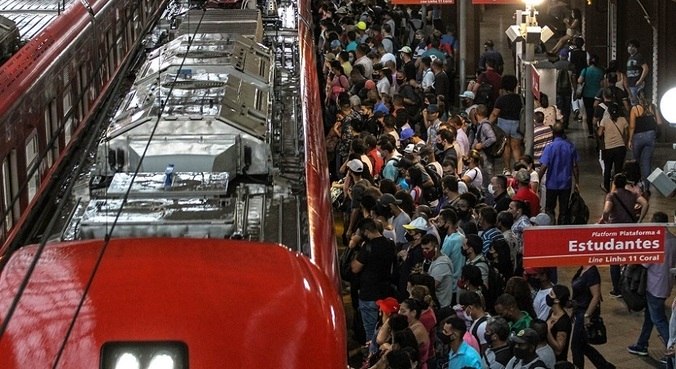 Na Estação da Luz, centro de São Paulo, os registros de aglomerações são diários