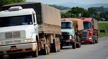 Serviços de transportes desabaram 4,4% em abril