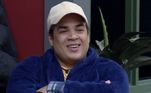 Em uma noite de votação, Lucas Santos aproveitou
para tirar boas risadas dos amigos Pétala, Bia e André ao imitar Silvio Santos
cantando música dos Racionais MC's. Será que essa combinação deu certo? As risadas indicam que sim!