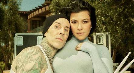 Travis Barker e Kourtney Kardashian esperam o primeiro filho juntos
