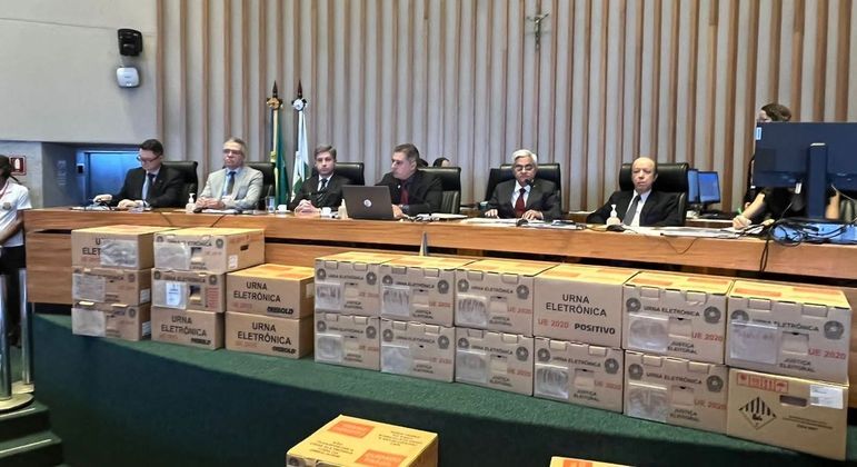 TRE-DF inicia teste de integridade das urnas eletrônicas das Eleições 2022
