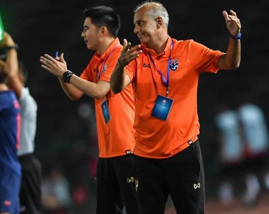 Treinador que comandou o Madureira e logo se mudou para o futebol do Oriente, já comandou as seleções de base da Tailândia até chegar na Coréia do Sul e treinar o Daegu.