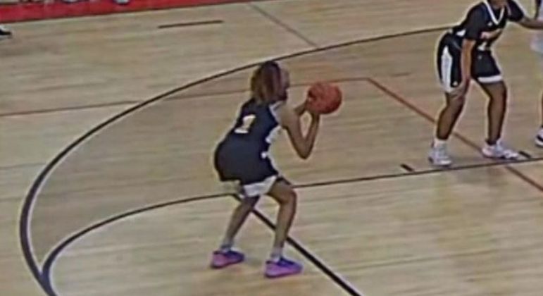 Treinadora de basquete se passou por aluna de 13 anos, para disputar partida escolar nos EUA