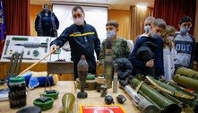 Autoridades fazem treinamento de emergência em escolas ucranianas