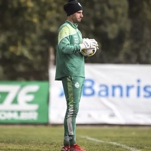 Goleiro Pegorari treina normalmente
