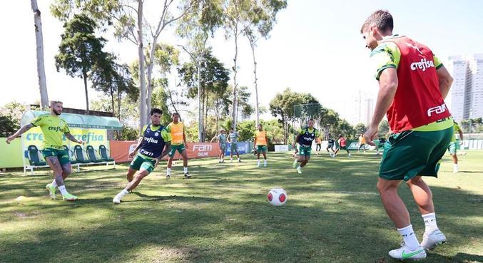 Elenco do Palmeiras treina para a estreia no Paulistão 2022