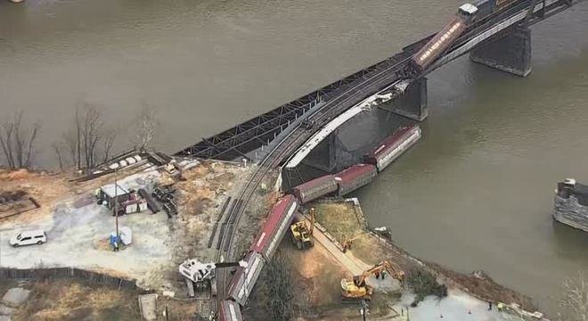 Trem caiu de ponte sobre o Rio Potomac, na Virgínia Ocidental (EUA)
