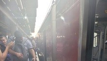 Trem da linha 9-Esmeralda é esvaziado na manhã desta quinta-feira após superaquecimento