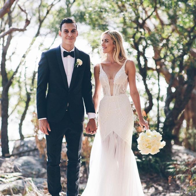 Trent Sainsbury se casou com Elissa, filha do treinador,
 em 2017