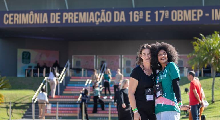 Mariana e sua mãe foram ao evento da Obmep, que premiou 1.150 medalhistas de ouro no mês passado