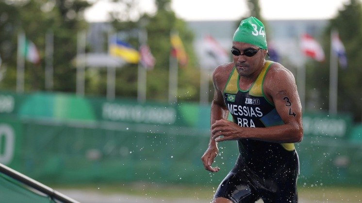 TRIATLO: Único representante brasileiro no triatlo masculino, Manoel Messias não conseguiu repetir o bom desempenho de Rio 2016, em que ficou em oitavo lugar, e terminou a prova deste domingo em 28º. O atleta começou mal e chegou a ficar em último lugar, mas conseguiu se recuperar 