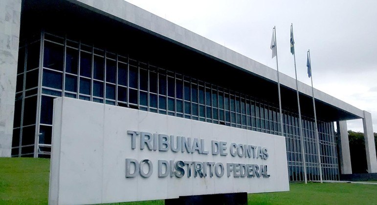 Como a Secretaria de Saúde não respondeu aos questionamentos da corte sobre contrato sem licitação, processo foi suspenso