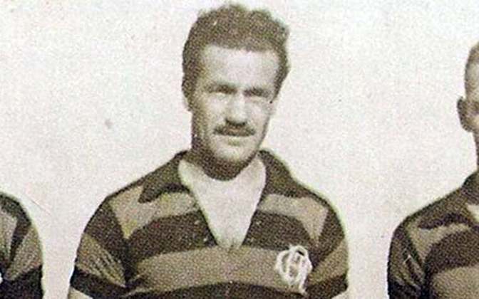 Tricampeão carioca em 1942, 1943 e 1944, PIRILLO anotou 204 gols em 237 partidas.