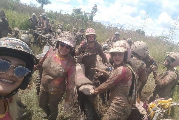 Mulher Da Show na Trilha de Moto 