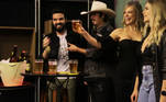 Convidados e Jacky brindaram com Crystal gelada, marca da cerveja que patrocina a happy hour virtual das sextas