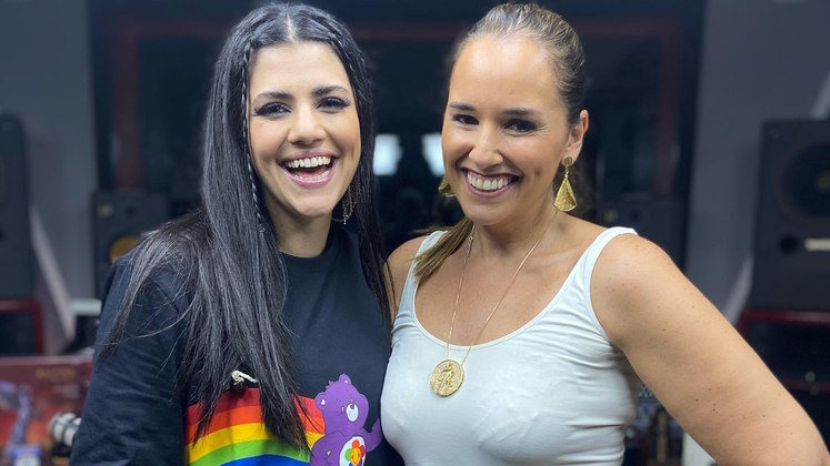 Recentemente, Nat foi anfitriã de um podcast e teve a oportunidade de bater um papo com a amiga Mari. Em tom descontraído, as duas cantaram e se divertiram