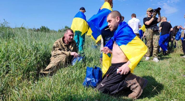 O chefe da administração presidencial da Ucrânia, Andriy Yermak, informou que 95 membros dos serviços ucranianos haviam sido devolvidos. Entre eles estavam membros da guarda nacional e guardas de fronteira