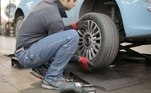 TROCAR PNEU CARRO, MANUTENÇÃO, CARRO