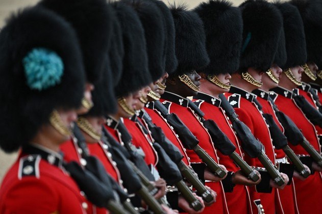 Na próxima quinta-feira (2), mais de 1.200 soldados da guarda real vão desfilar por uma área central de Londres, perto do Palácio de Buckingham. O tradicional 