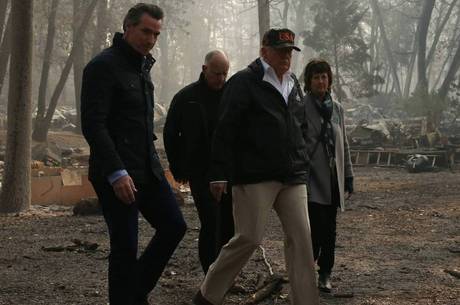 Trump visitou áreas devastadas com autoridades locais