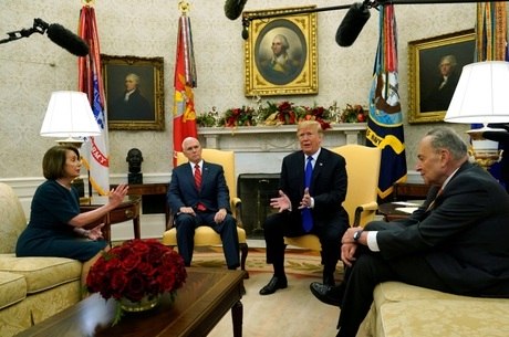Trump discute em público com líderes opositores