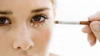 Bolsas, olheiras, flacidez e manchas são sinais de envelhecimento (Reprodução)