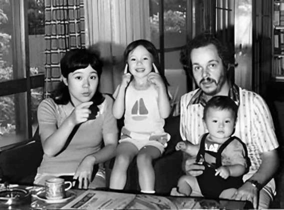 Tsurunen partiu para o Japão como missionário da Igreja Luterana em 1979. No país, ele se casou com a japonesa Sachiko Tanaka e teve dois filhos.