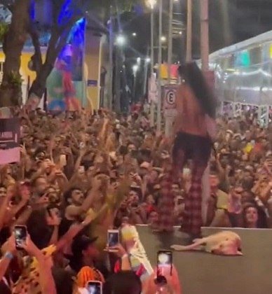 Tudo aconteceu no último domingo (19), quando a cantora Marina Sena realizou um show na cidade de Recife, capital do estado de Pernambuco.