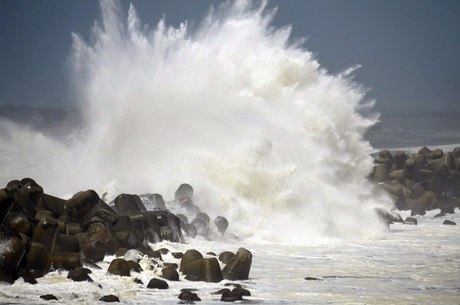 Tufão já provocou aumento das ondas no litoral do Japão