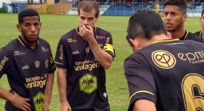 Estamos no caminho certo', diz Tiago Pereira, treinador do Araxá Esporte