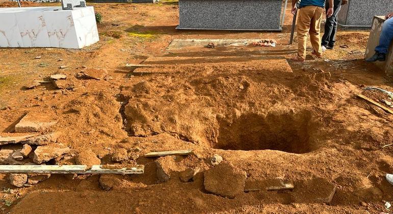 Túmulo de Lázaro Barbosa foi escavado, mas caixão não foi violado