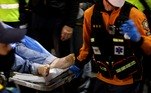 Em relação aos mortos, 74 corpos foram enviados para hospitais locais e outros 46 foram colocados em uma academia próxima. Os números ainda estão sendo atualizados