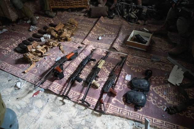 As FDI (Forças de Defesa de Israel) ainda localizaram um 'túnel do terror', usado por terroristas do Hamas, escondido em uma mesquita na Faixa de Gaza. O local foi abandonado pelos terroristas antes da chegada das tropas, mas eles deixaram para trás várias armas, como fuzis AK-47 e um fuzil .50, capaz de derrubar aeronaves e perfurar blindados