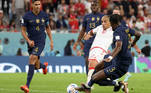 Wahbi Khazri toca para marcar o primeiro gol da Tunísia na partida