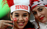 Torcedoras da Tunísia marcam presença no estádio para acompanhar o duelo da seleção africana diante da França