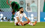 Yassine Meriah lamenta o gol de Griezmann antes de o tento ser anulado pela arbitragem