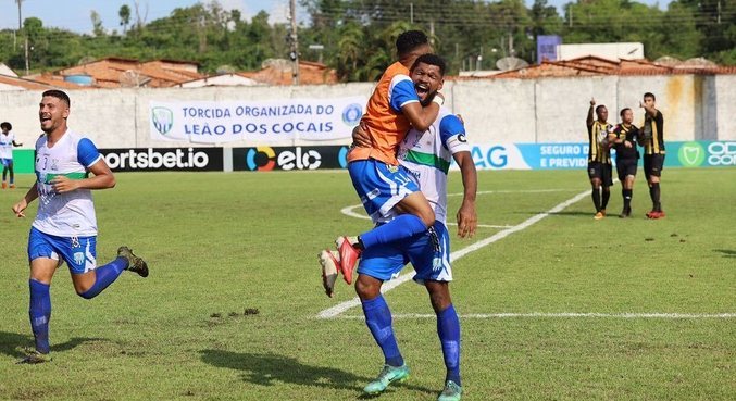 Zagueiro Maycon comemorando o gol marcado na partida