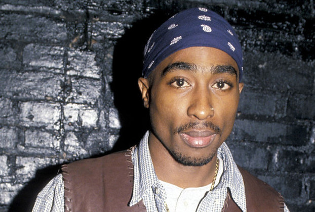 Tupac é ídolo da maioria dos fãs do rap. Morto a tiros aos 25 anos, em 13/09/1996, ele também foi ator, produtor, DJ e ativista. Tocava piano. Teve vários problemas com a justiça e chegou a ser preso. 