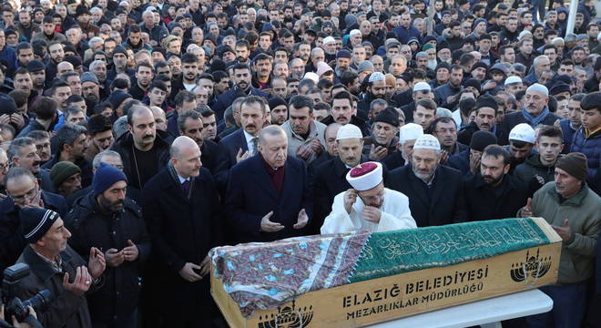 Presidente Tayyip Erdogan participou de funeral das vítimas
