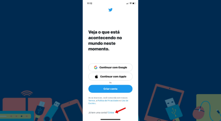 Em primeiro lugar, acesse sua conta do Twitter inserindo seu celular, email ou nome de usuário e, em seguida, sua senha