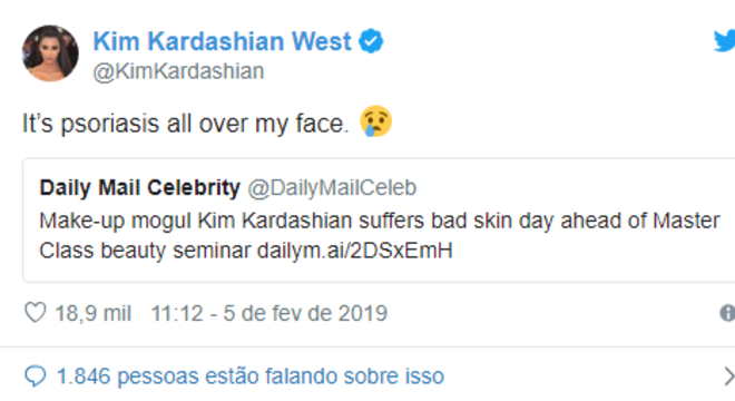 'É psoríase em todo o meu rosto', explicou Kim Kardashian ao ser criticada por 'pele ruim'