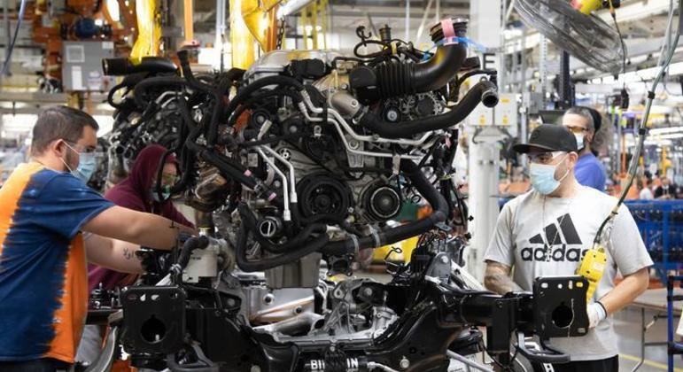 Linha de produção de motores das picapes: quase 7.000 pessoas paralisadas na montagem