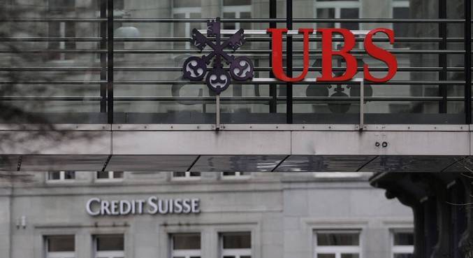Crise resultou na fusão dos dois maiores bancos suíços 