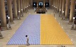 Um grupo de adolescentes em Chicago, nos Estados Unidos, busca entrar no Guinness World Record, o livro dos recordes, por criar o maior mosaico de uma bandeira feita de caixas de cereal. Ao todo foram quase 5.000 unidades usadas para recriar a bandeira da Ucrânia*Estagiário do R7, sob supervisão de Raphael Hakime
