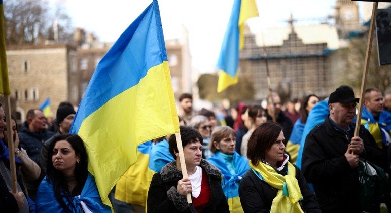 Manifestantes protestam contra a guerra na Ucrânia