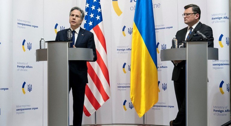 O secretário de Estado dos EUA e o ministro das Relações Exteriores da Ucrânia em entrevista