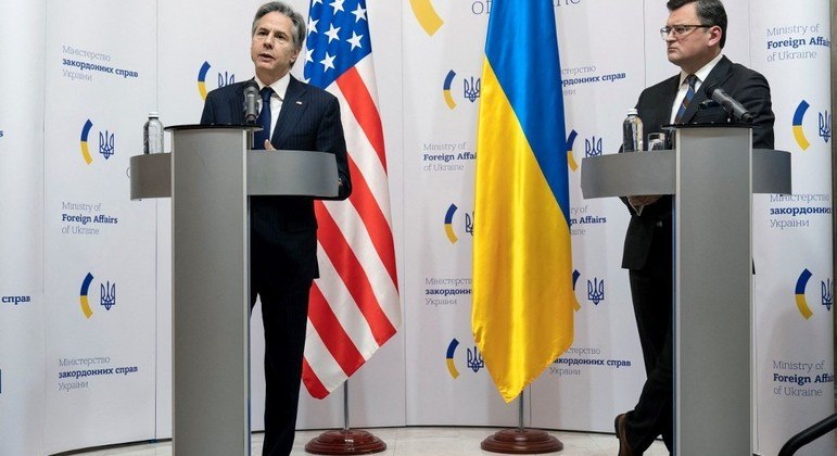 Estados Unidos tentam interferir diplomaticamente em conflito entre russos e ucranianos