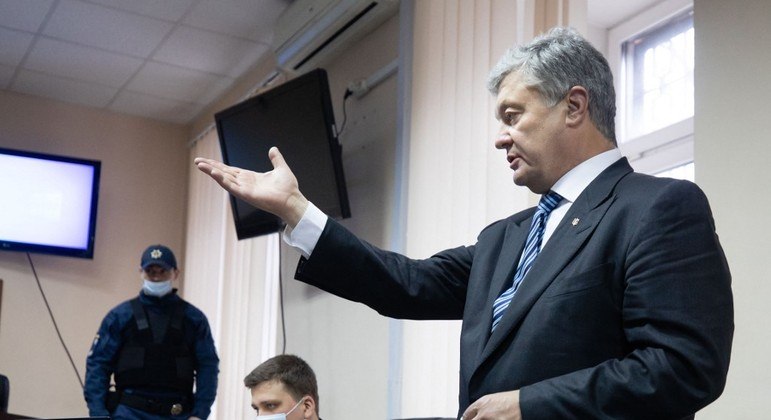 Poroshenko pode ser acusado de 'alta traição' pelo governo ucraniano